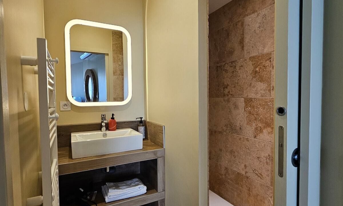 Photo of Bathroom in Genas