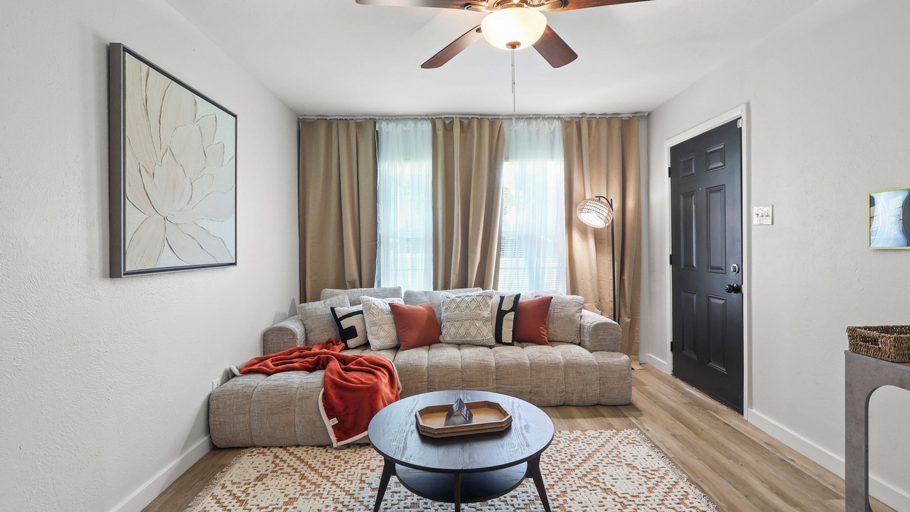 Photo of Livingroom in Cedar Crest