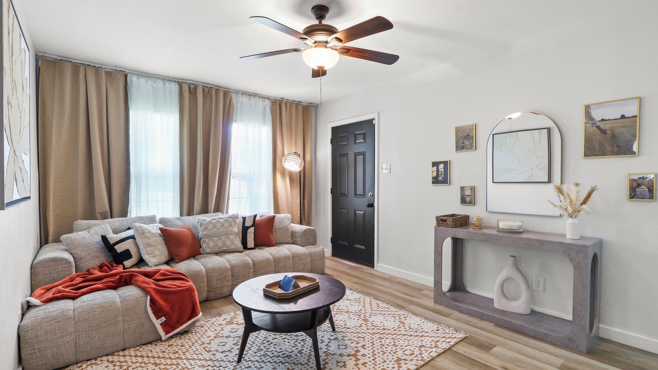 Photo of Livingroom in Cedar Crest