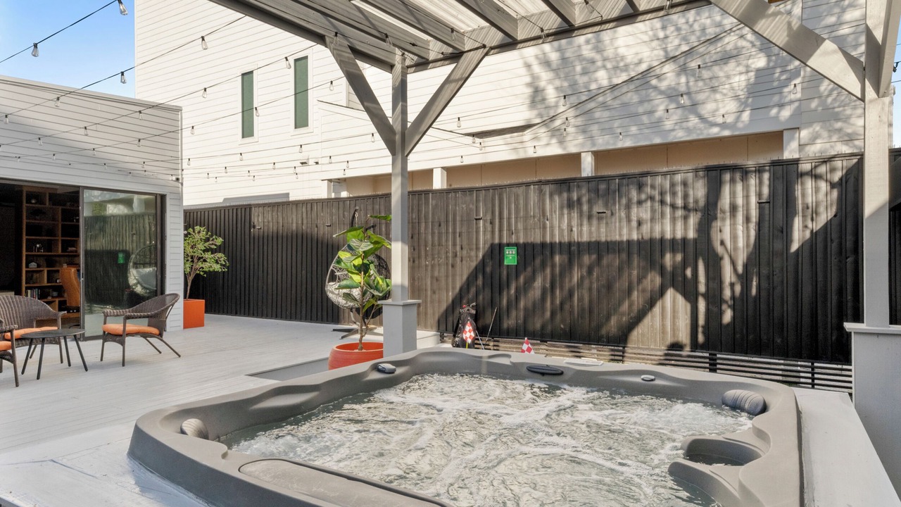 Photo of Patio Balcony in Garden Oaks