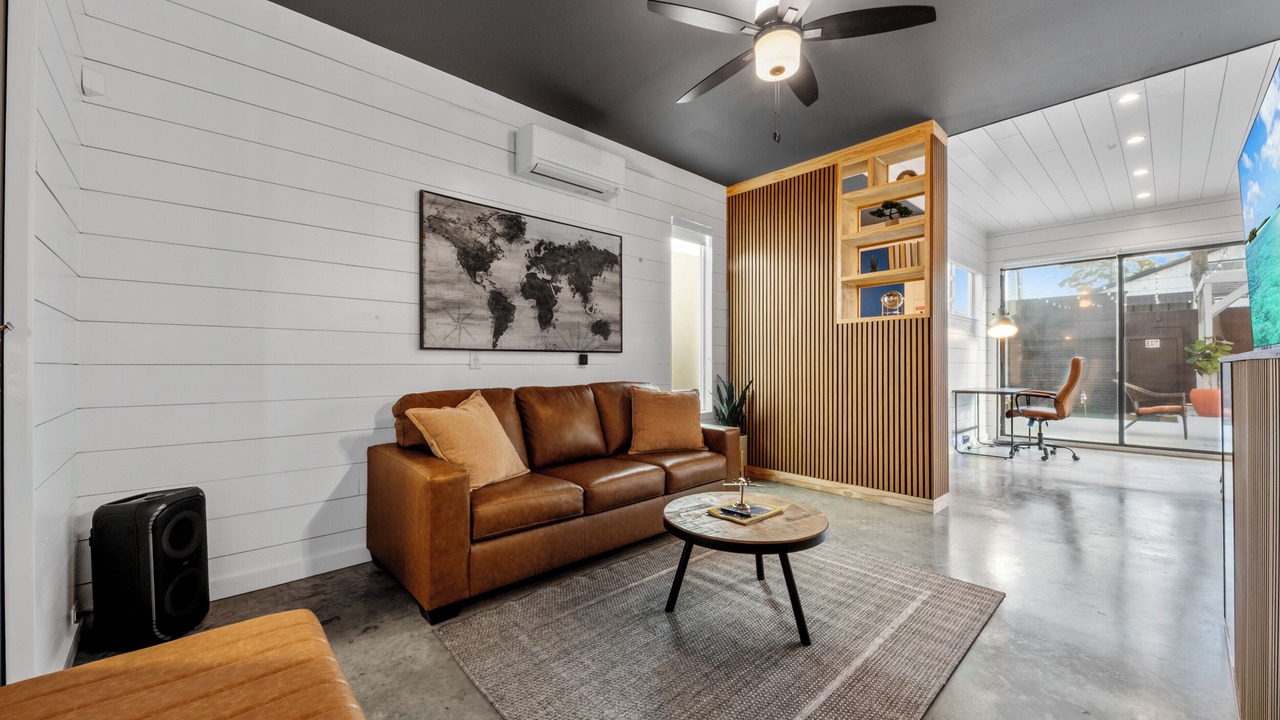 Photo of Livingroom in Garden Oaks