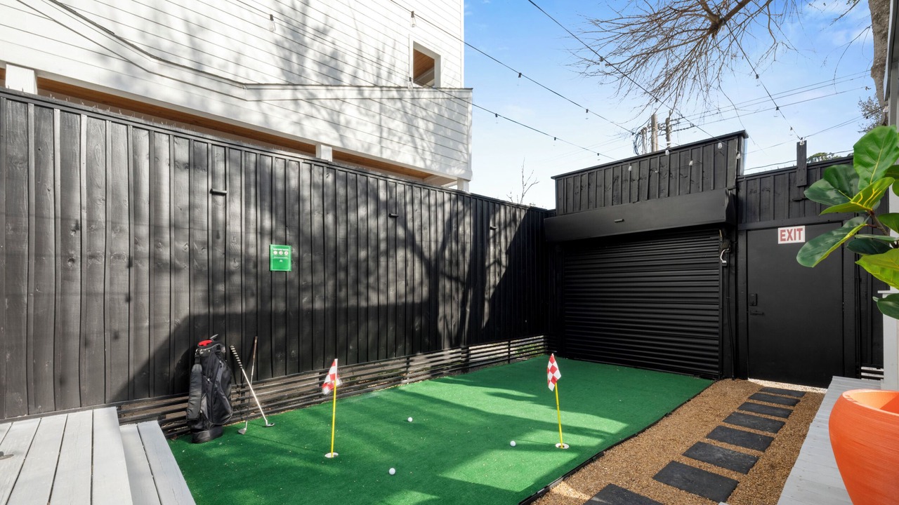 Photo of Outdoor in Garden Oaks