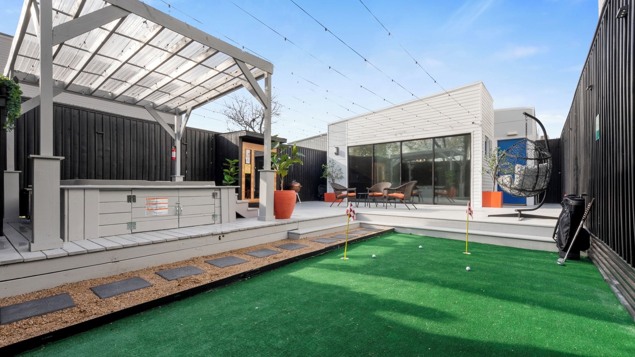 Photo of Patio Balcony in Garden Oaks