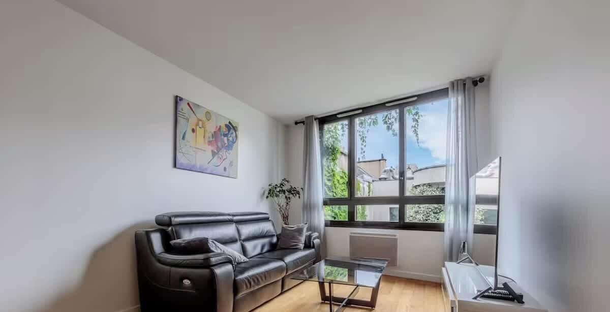Photo of Livingroom in Quartier de la Folie-Mericourt