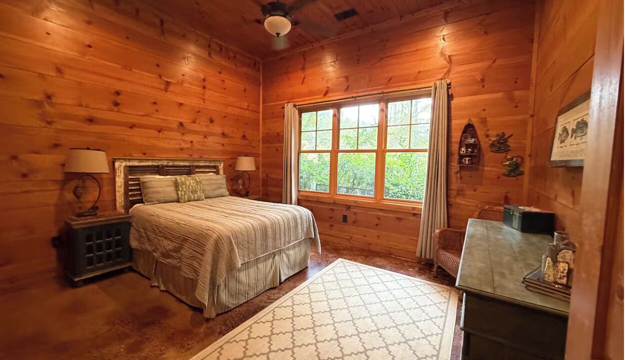 Photo of Bedroom in Lakemont