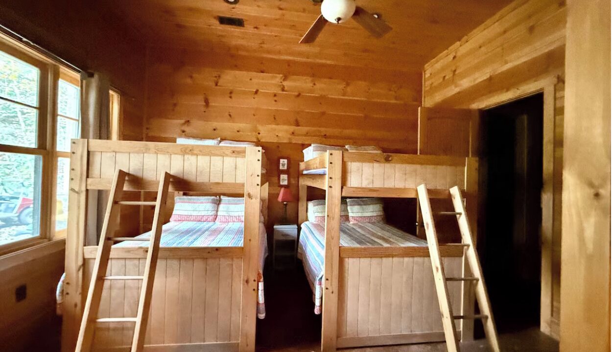 Photo of Bedroom in Lakemont