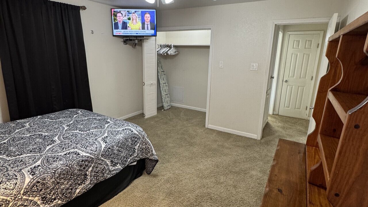 Photo of Bedroom in Sulphur