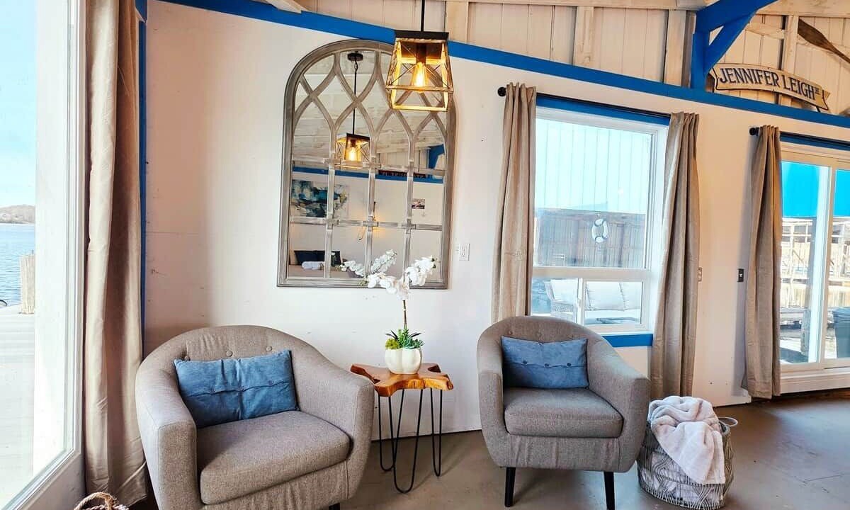 Photo of Livingroom in Gores Landing