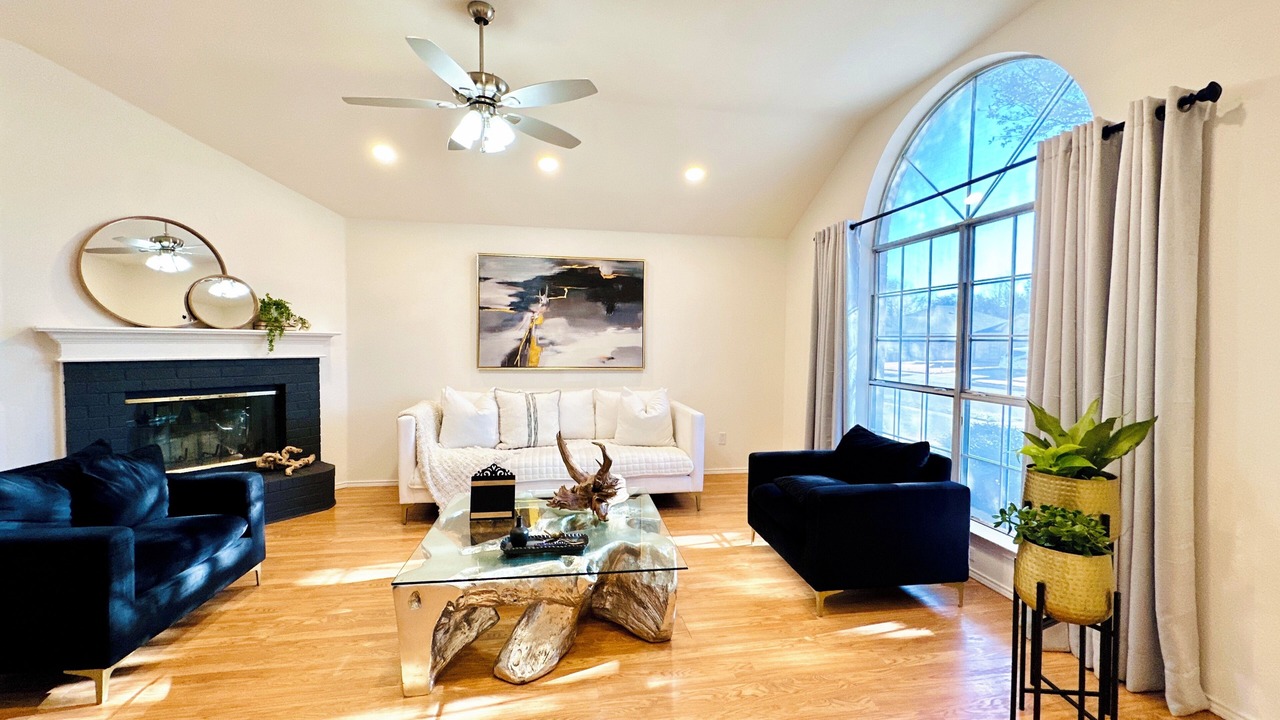 Photo of Livingroom in Burleson