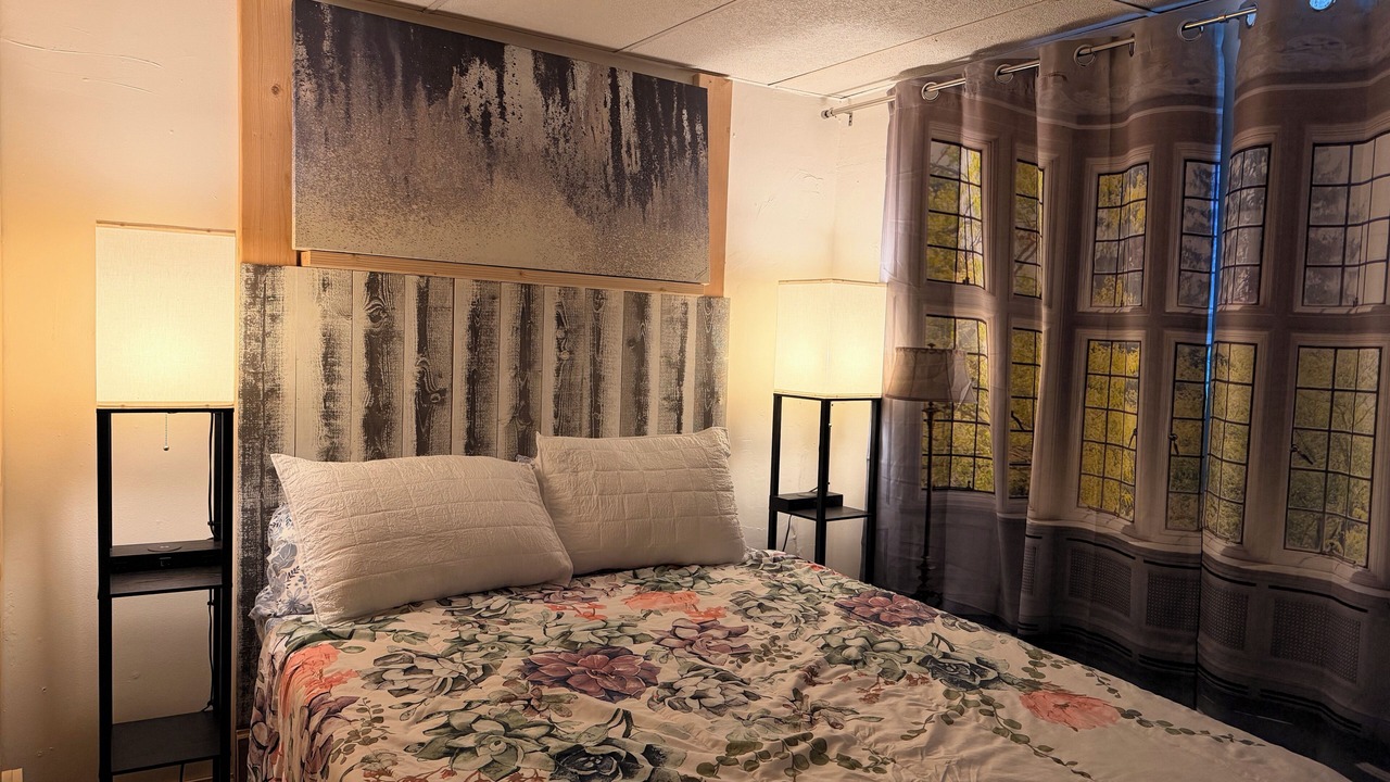 Photo of Bedroom in Stockade Historic District