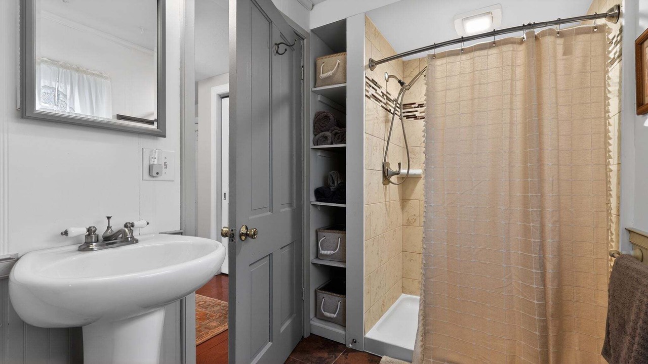 Photo of Bathroom in Gettysburg
