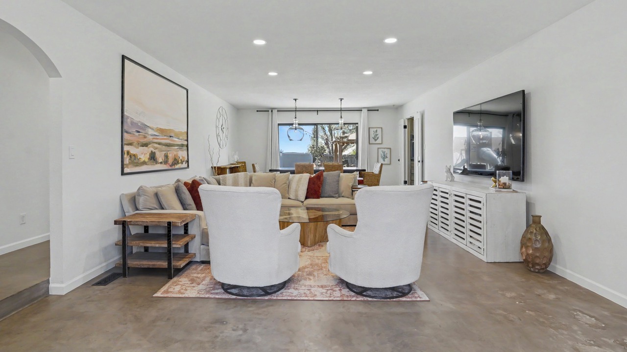Photo of Livingroom in Jenks