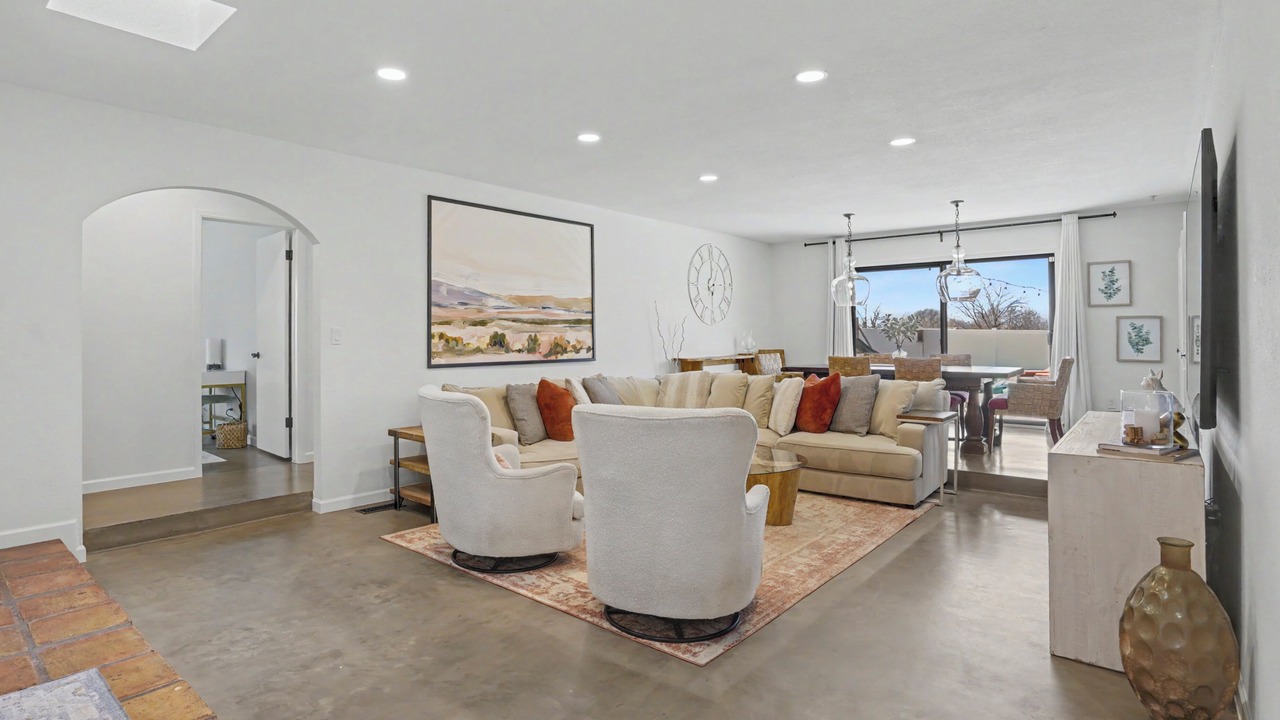 Photo of Livingroom in Jenks