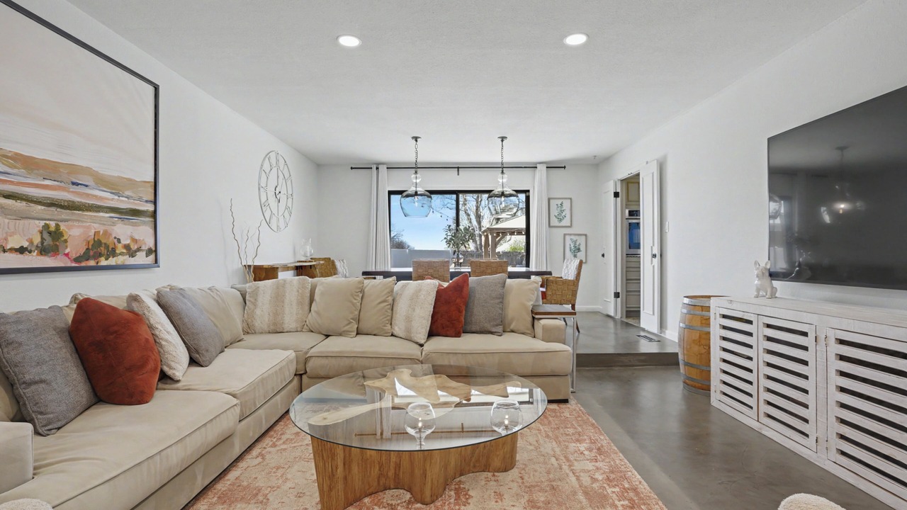 Photo of Livingroom in Jenks