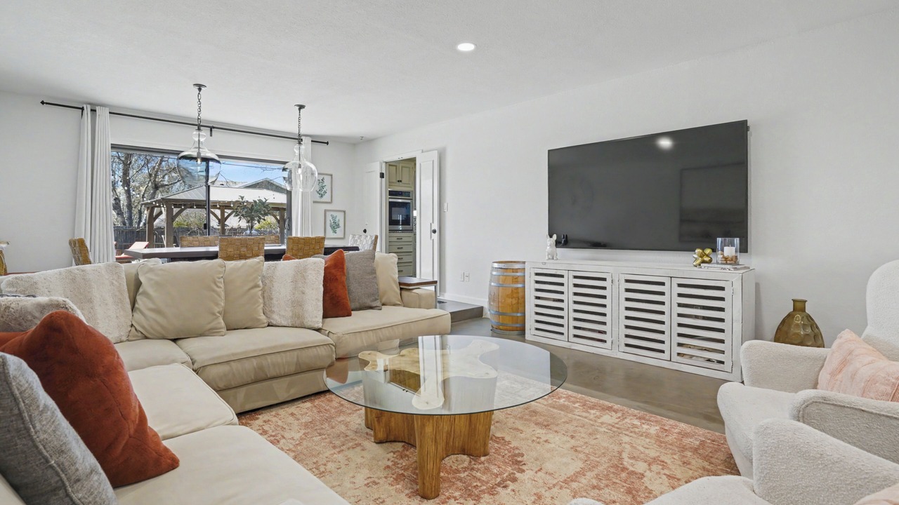 Photo of Livingroom in Jenks