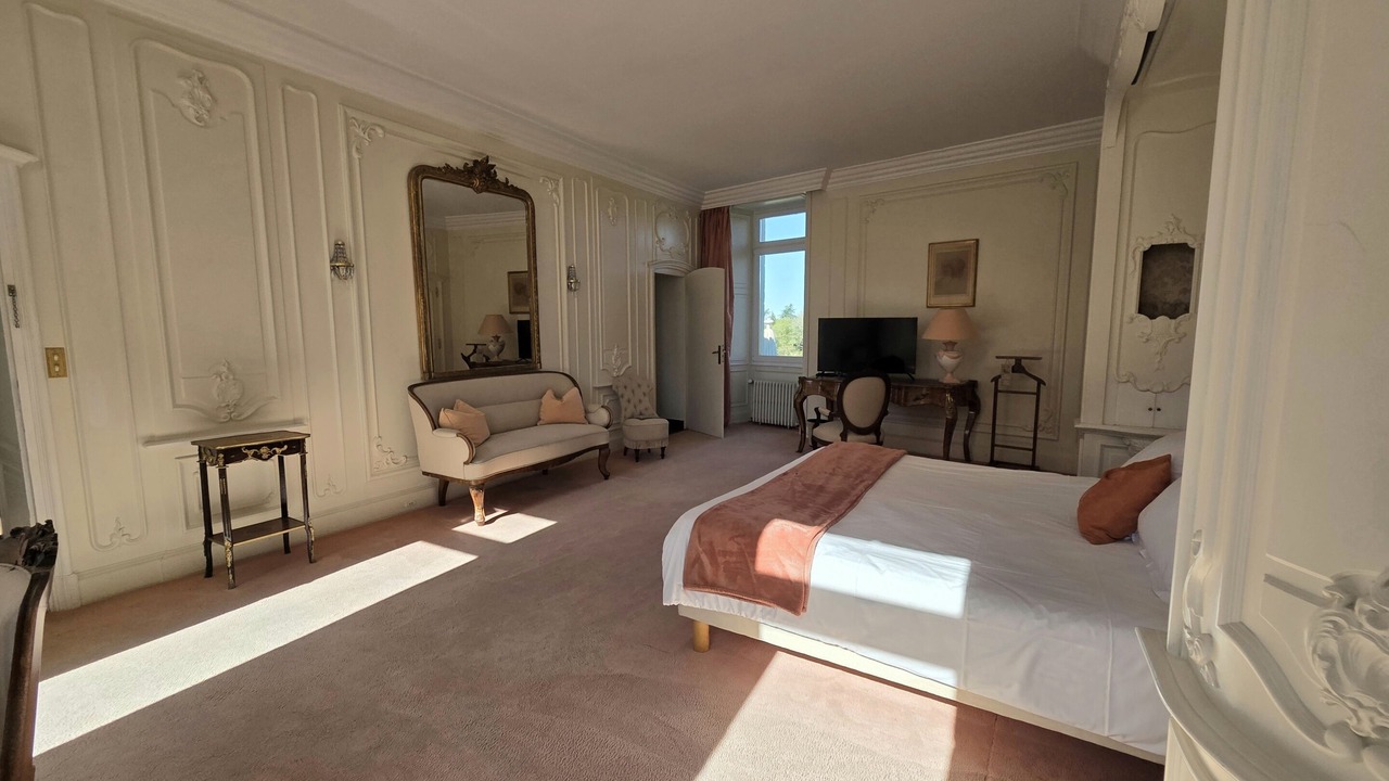 Photo of Bedroom in Dirac