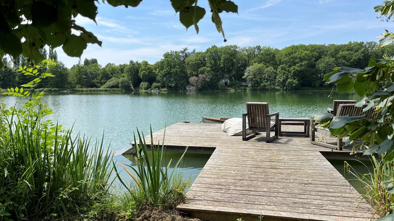 Photo of Outdoor in Dirac