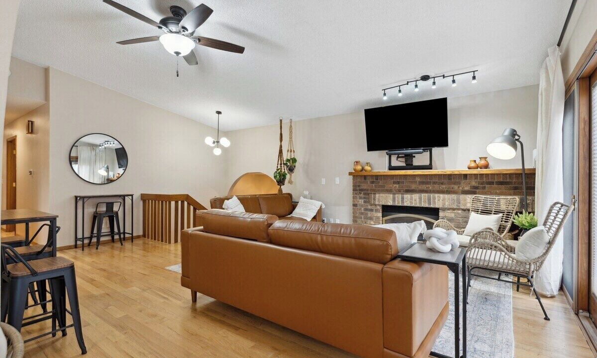 Photo of Livingroom in Iowa City