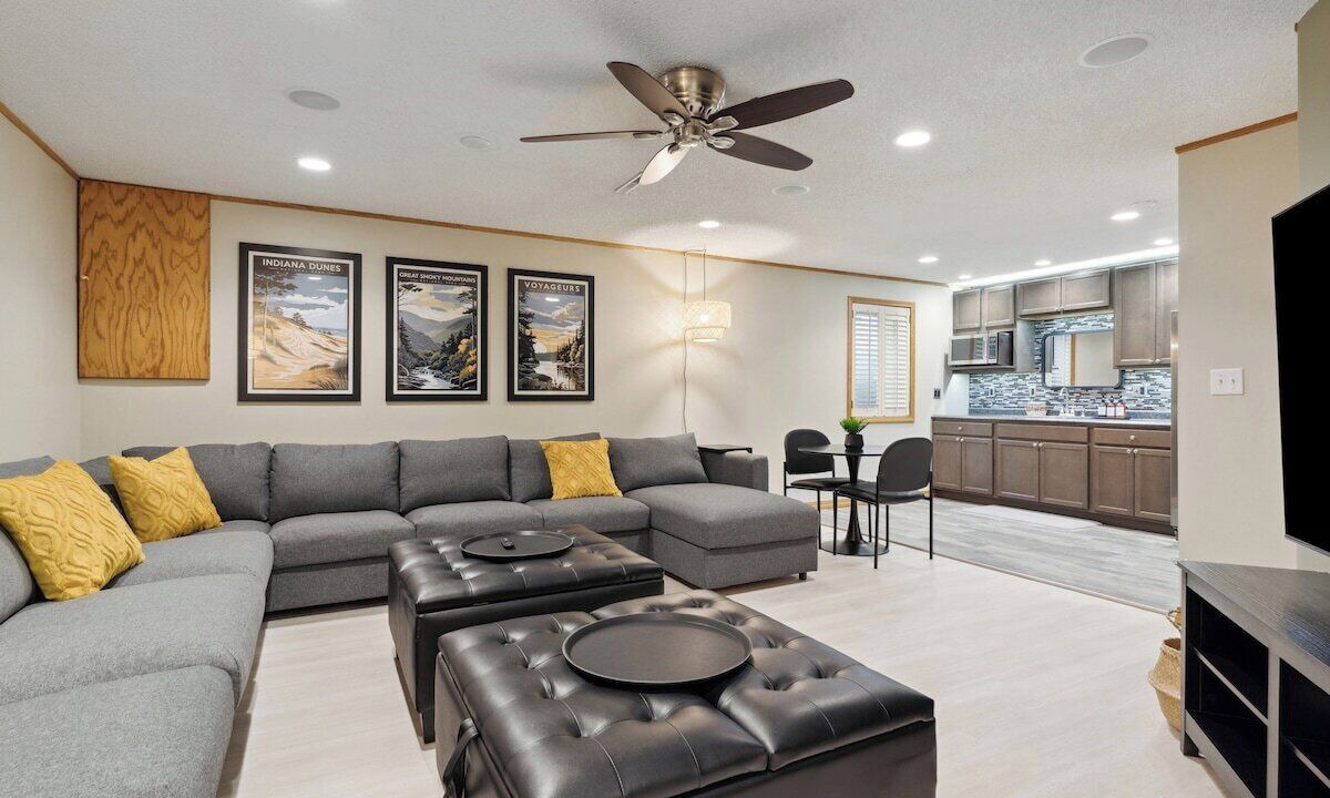 Photo of Livingroom in Iowa City