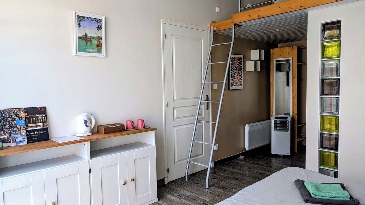 Photo of Bedroom in Donneville