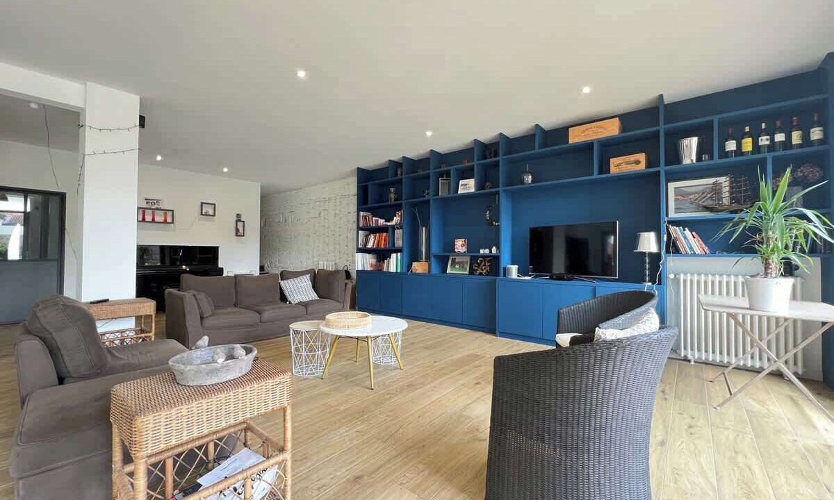 Photo of Livingroom in Sept Deniers