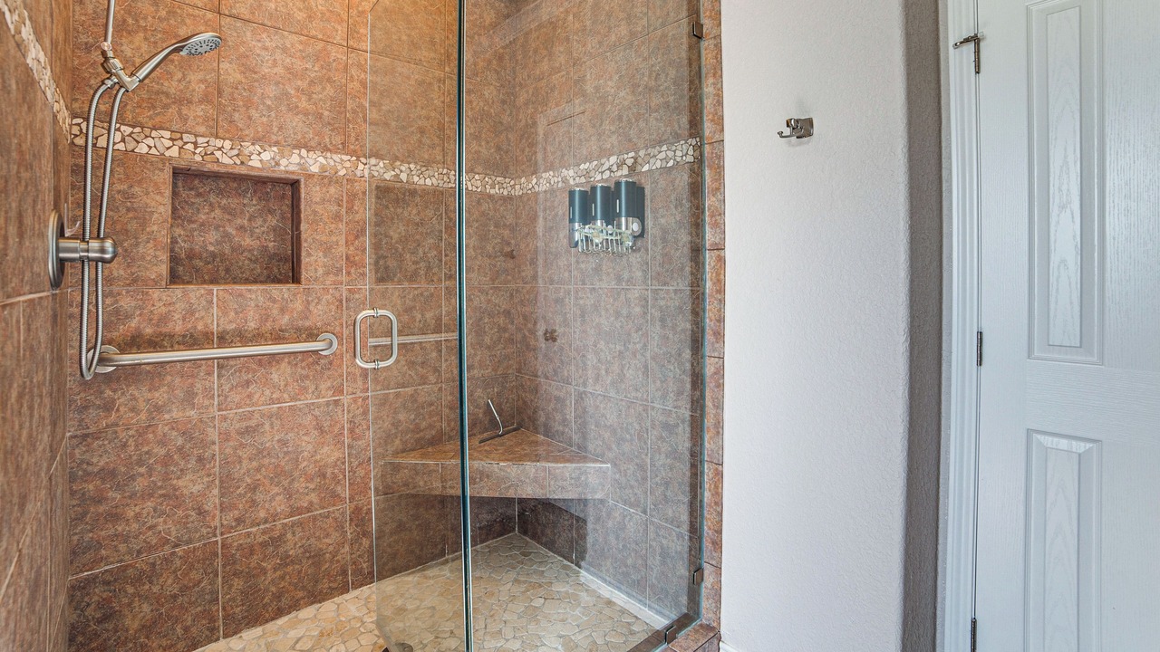 Photo of Bathroom in Kemp