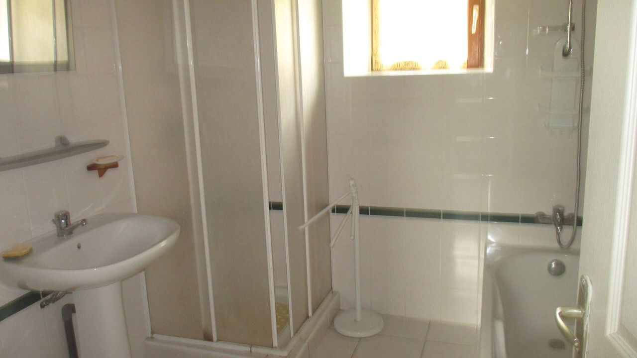 Photo of Bathroom in Limerzel
