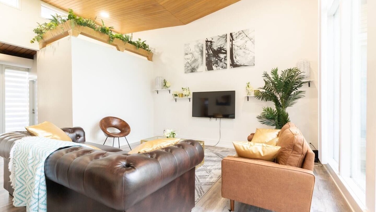 Photo of Livingroom in Thornhill
