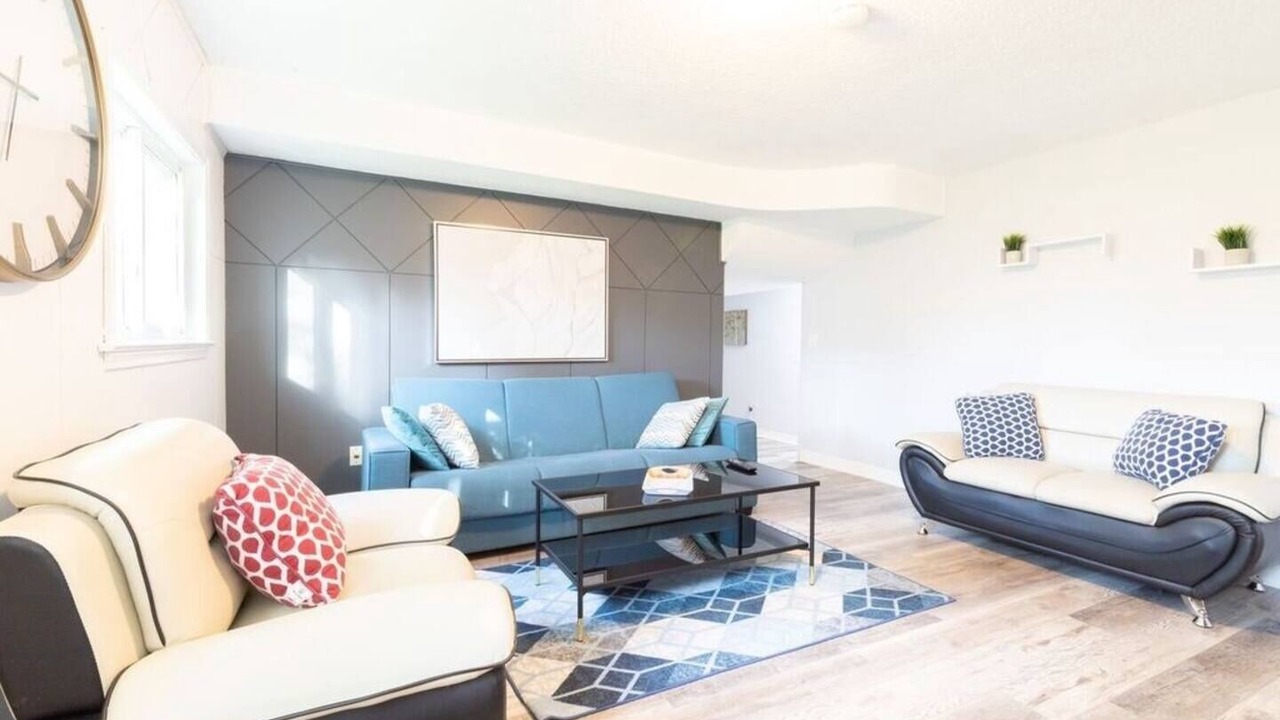 Photo of Livingroom in Thornhill