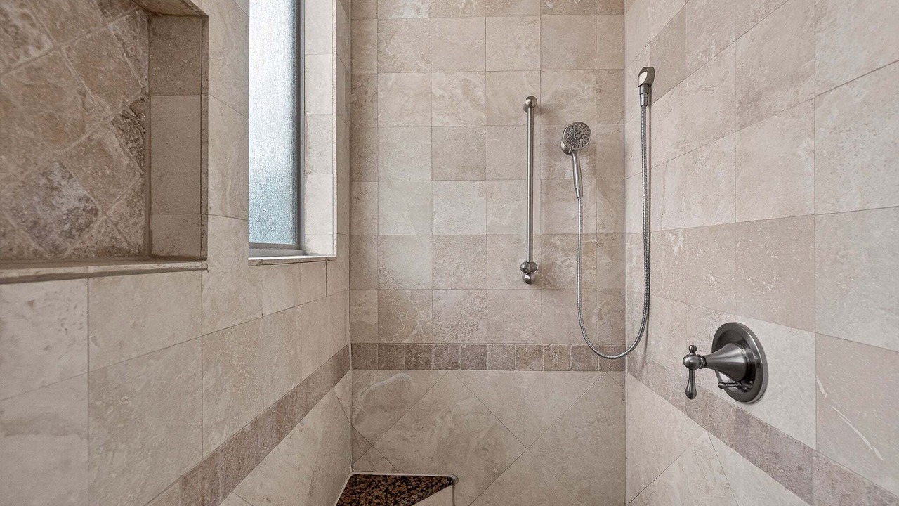 Photo of Bathroom in Rob Roy On The Lake