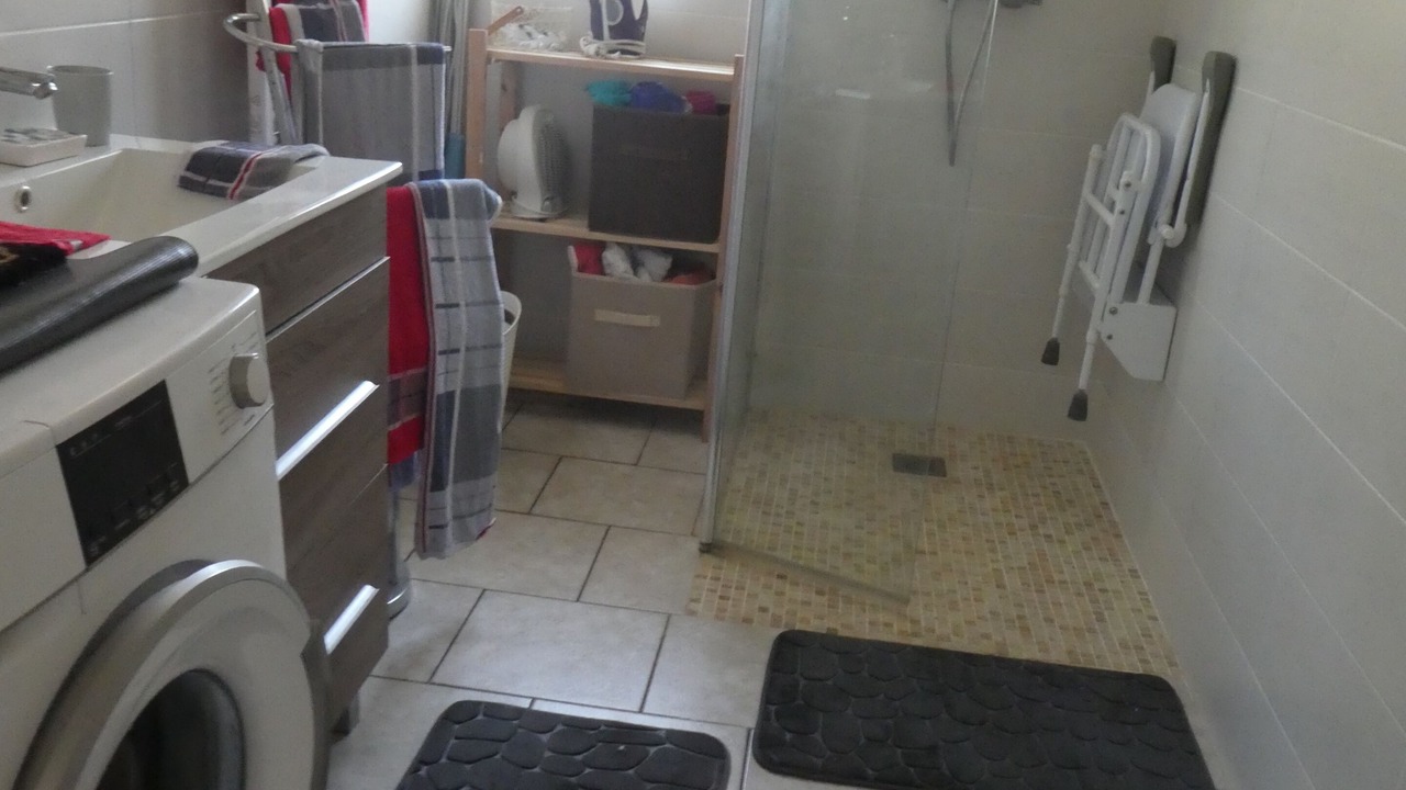 Photo of Bathroom in Amenucourt