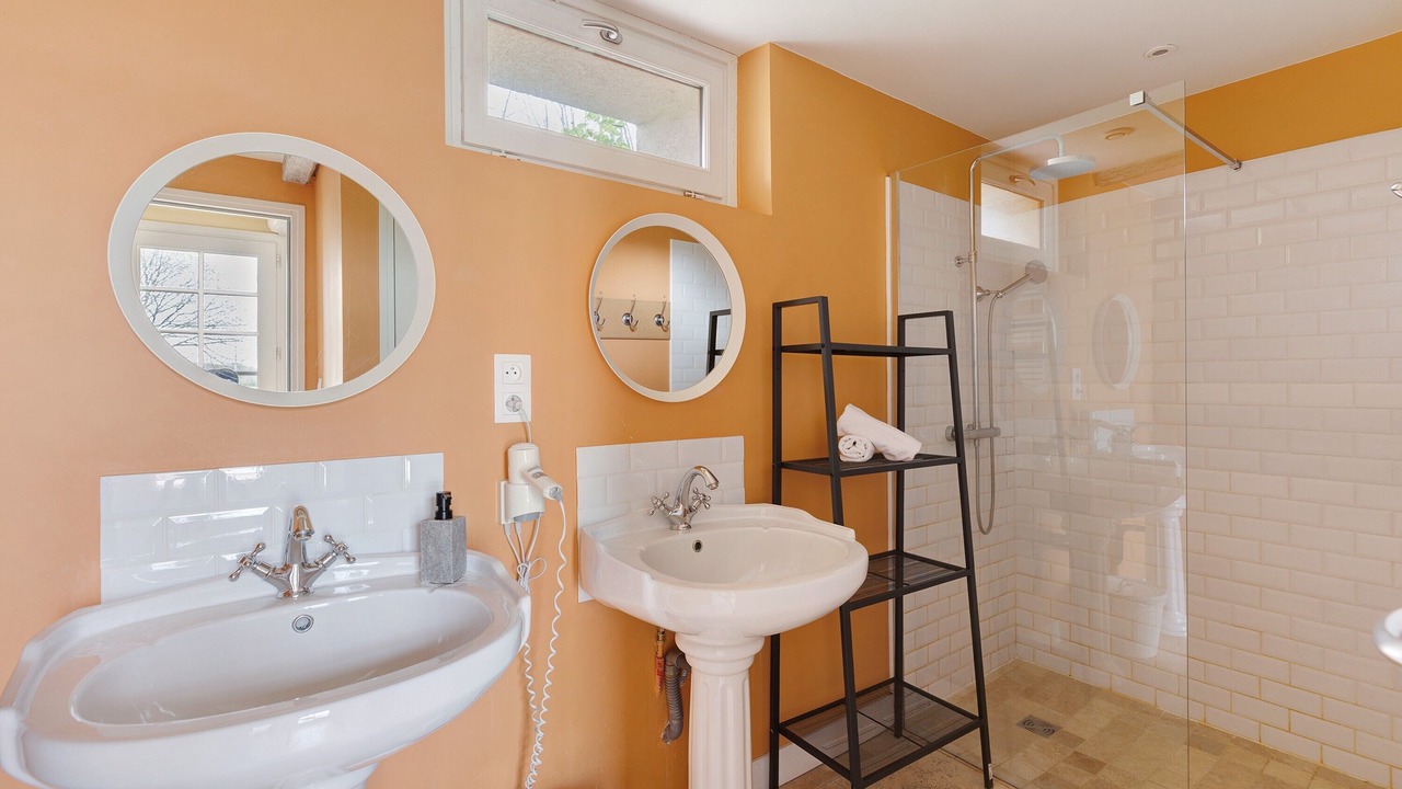 Photo of Bathroom in Ambillou