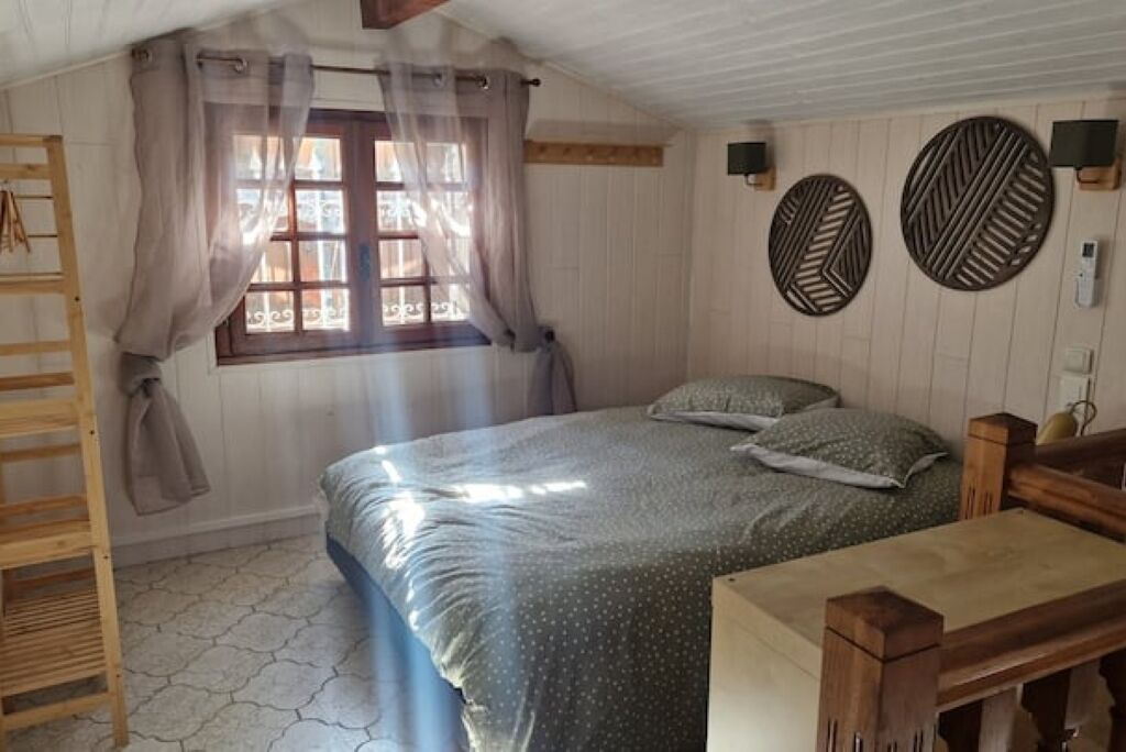 Photo of Bedroom in Saint-Laurent-des-Arbres