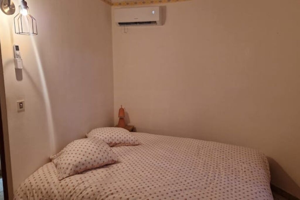 Photo of Bedroom in Saint-Laurent-des-Arbres