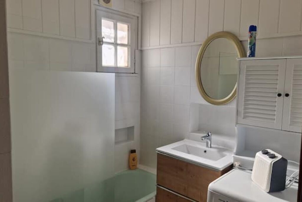 Photo of Bathroom in Saint-Laurent-des-Arbres