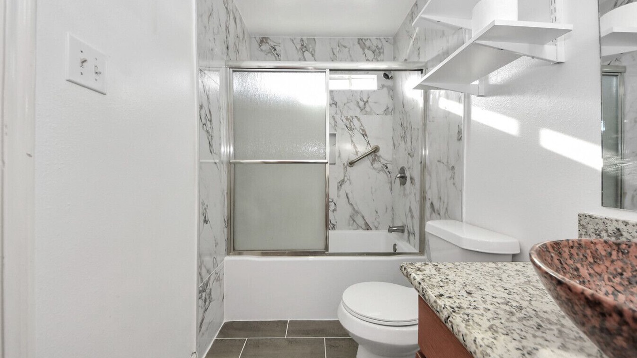 Photo of Bathroom in Clodine