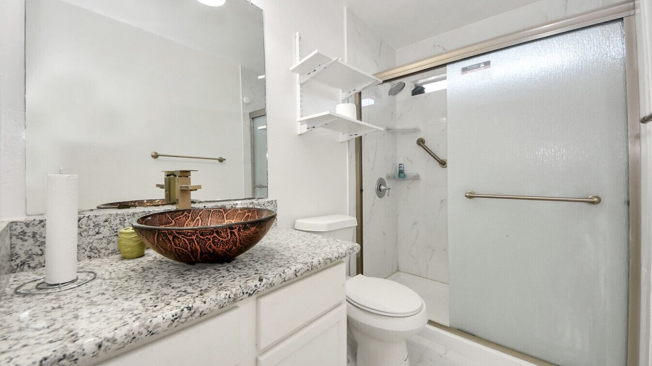 Photo of Bathroom in Clodine