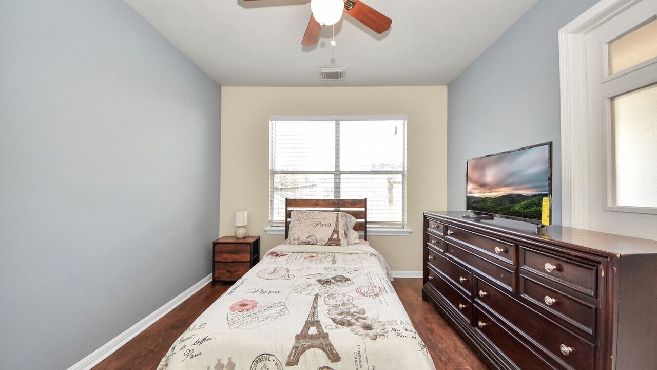 Photo of Bedroom in Clodine