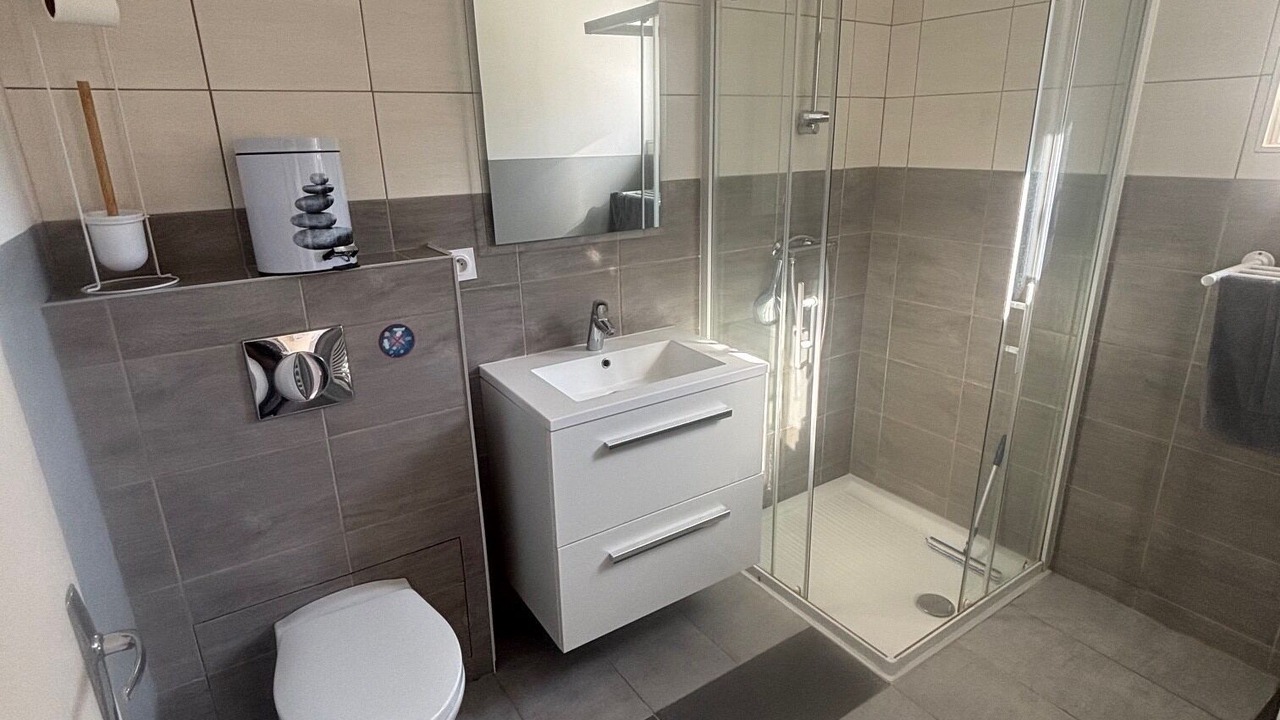 Photo of Bathroom in Combon