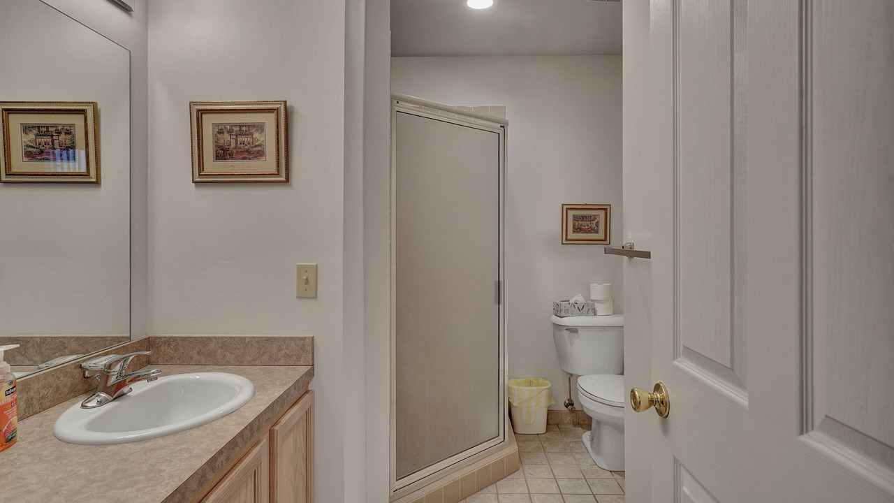 Photo of Bathroom in Pigeon