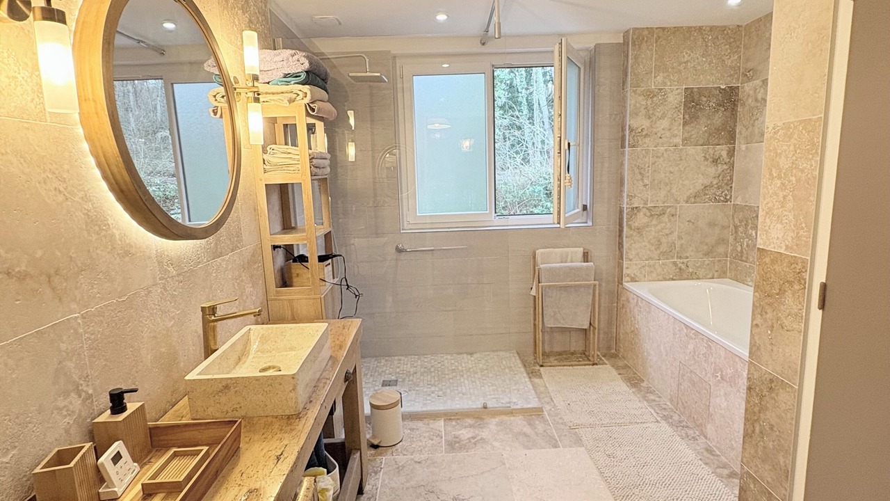 Photo of Bathroom in Saint-Etienne-sous-Bailleul
