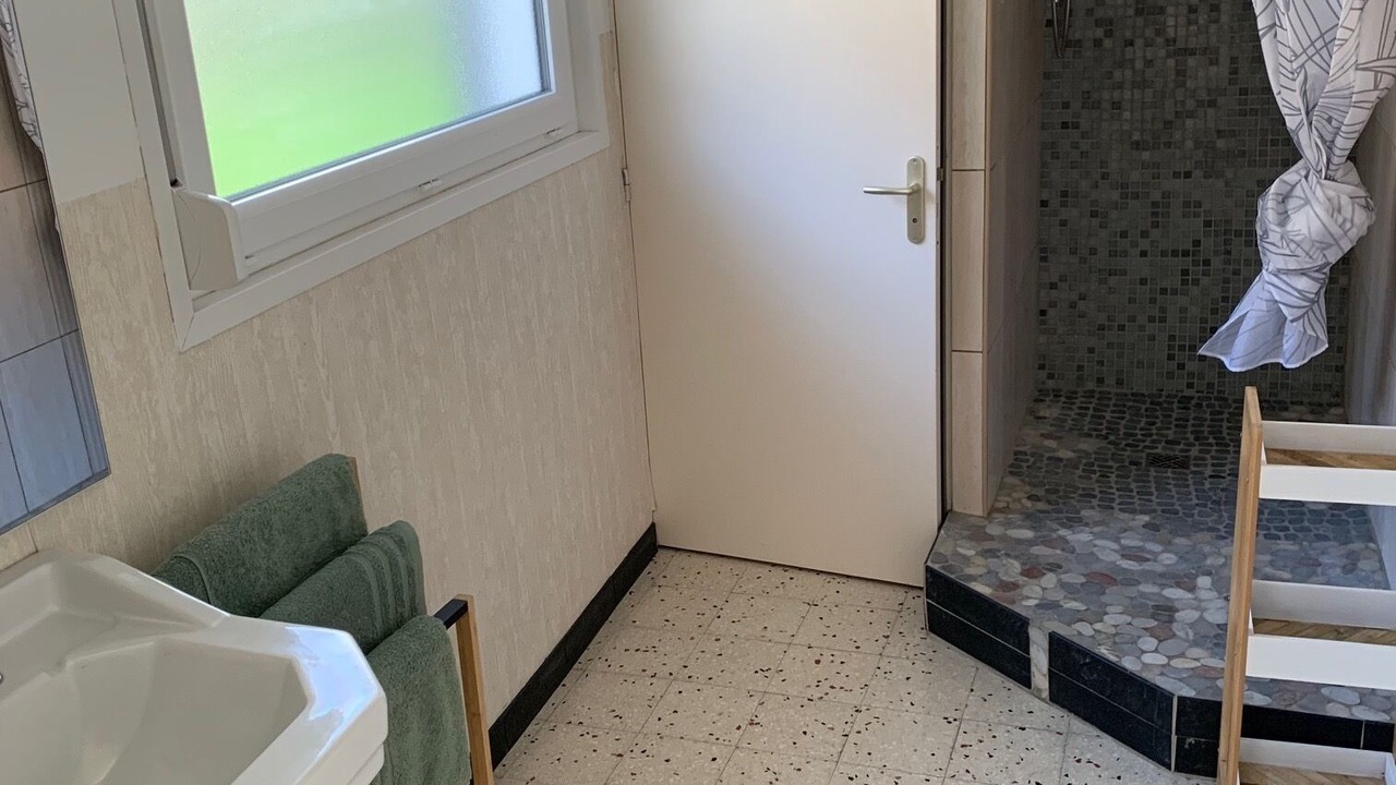 Photo of Bathroom in Guise