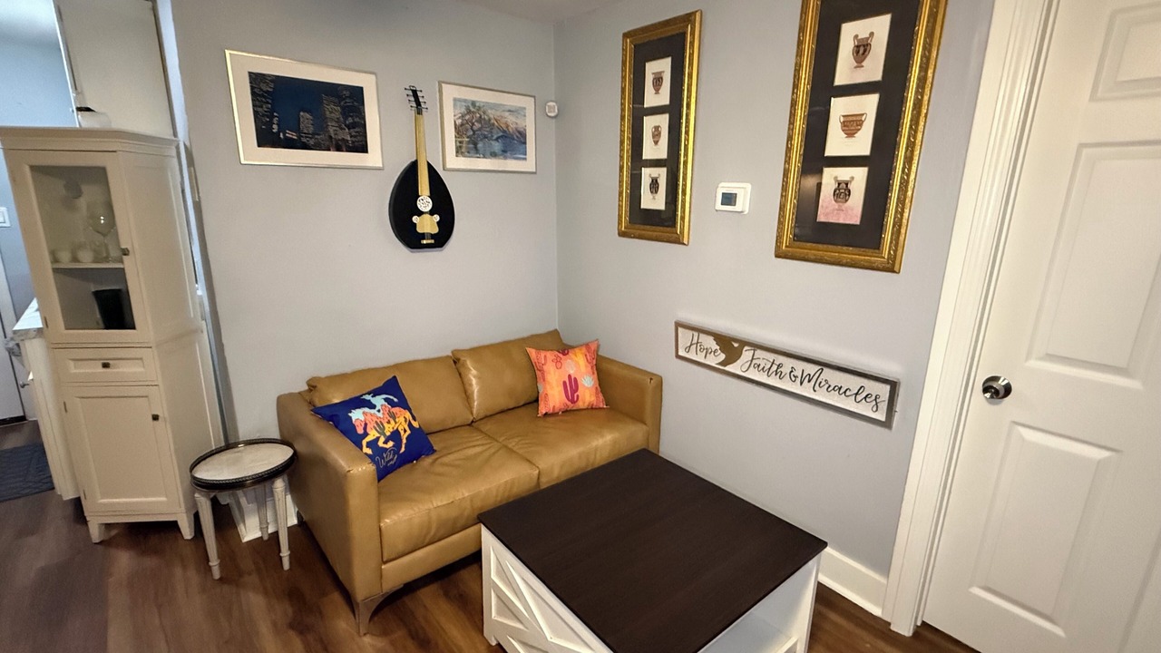 Photo of Livingroom in MLK