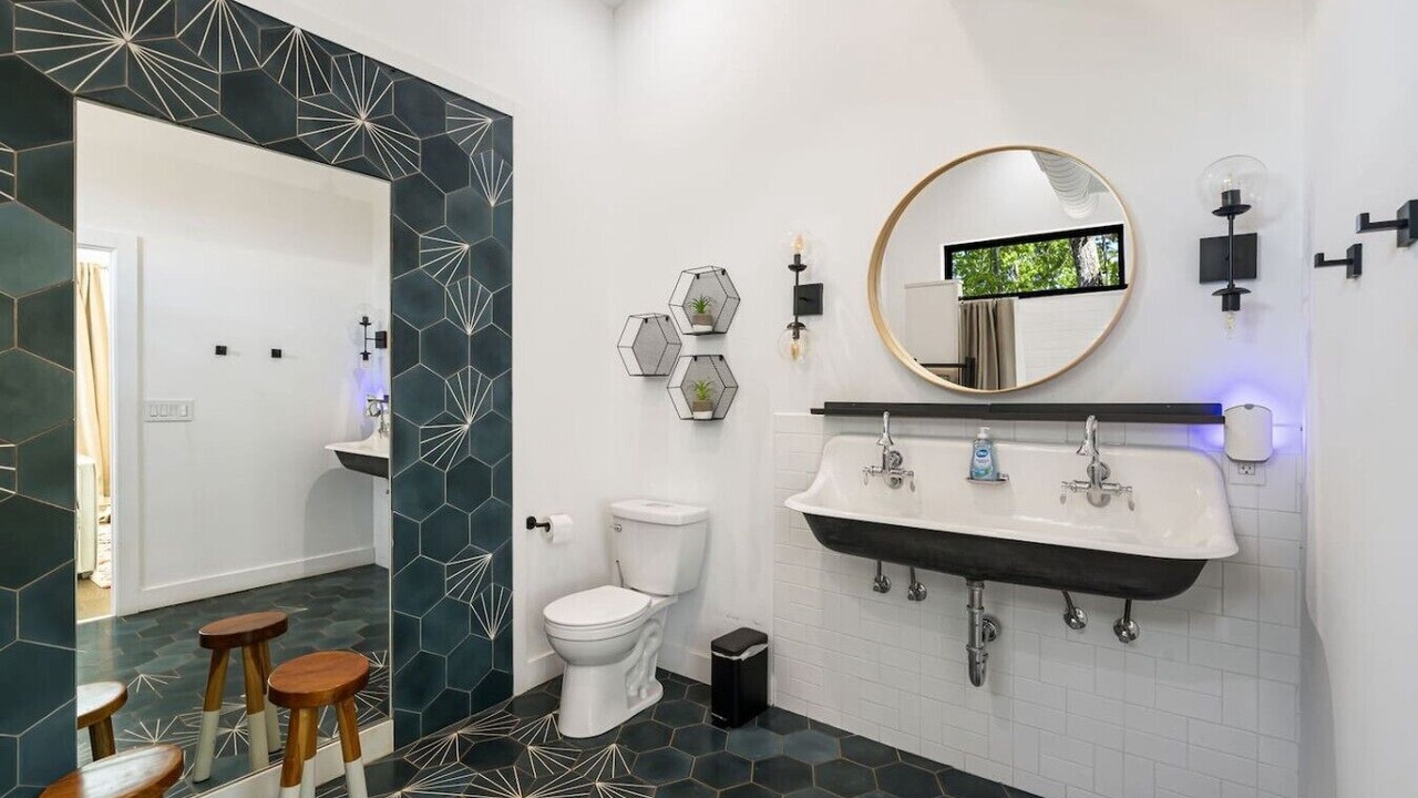 Photo of Bathroom in Old Fort