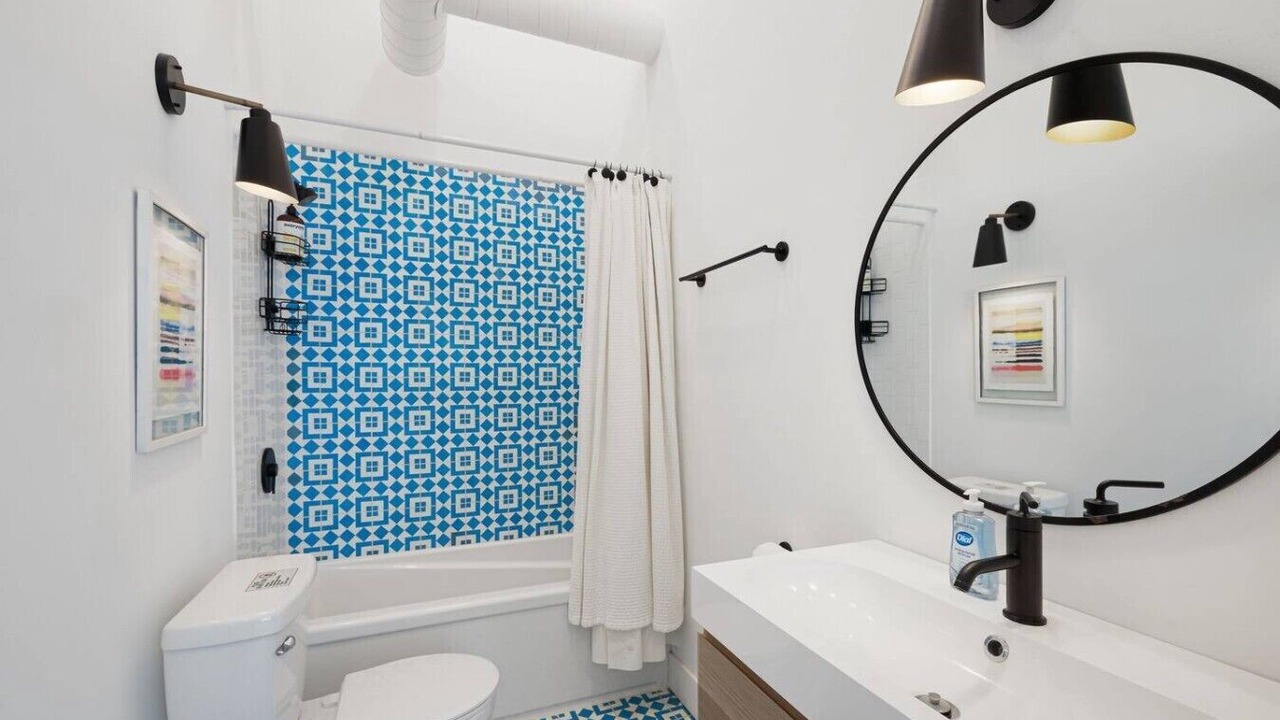 Photo of Bathroom in Old Fort