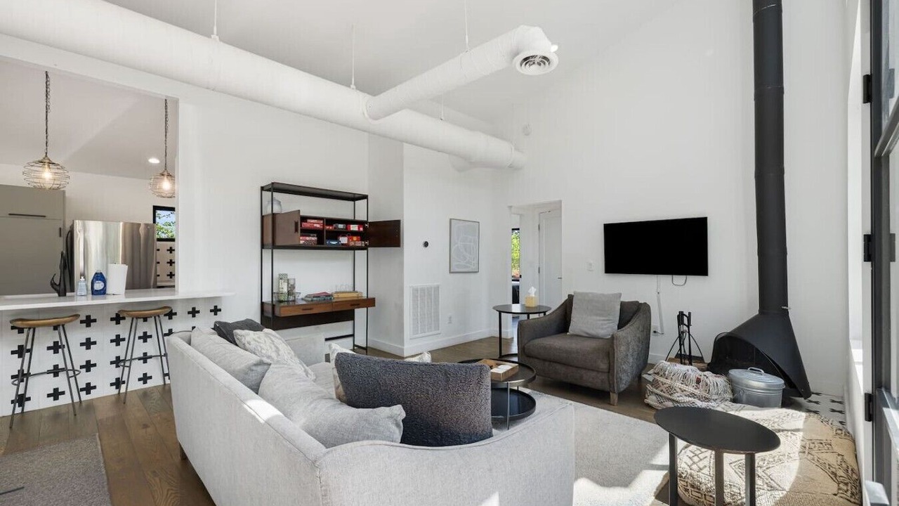 Photo of Livingroom in Old Fort