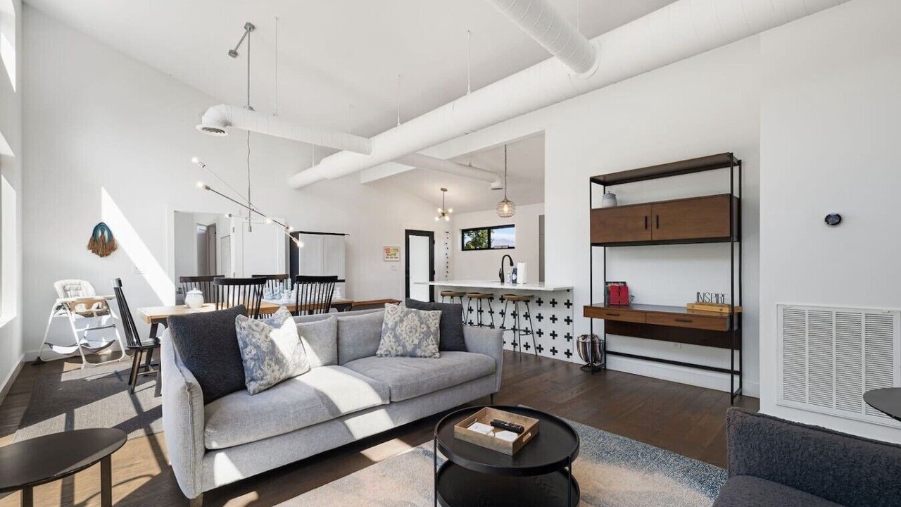 Photo of Livingroom in Old Fort