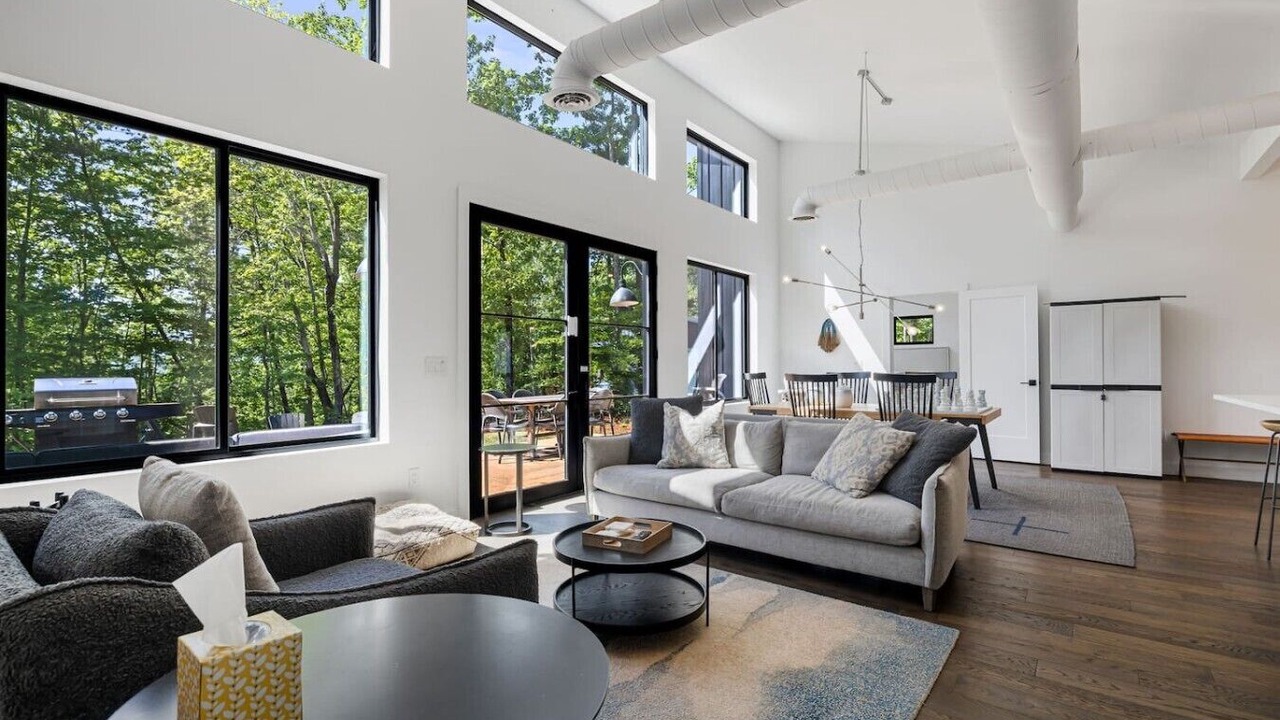 Photo of Livingroom in Old Fort