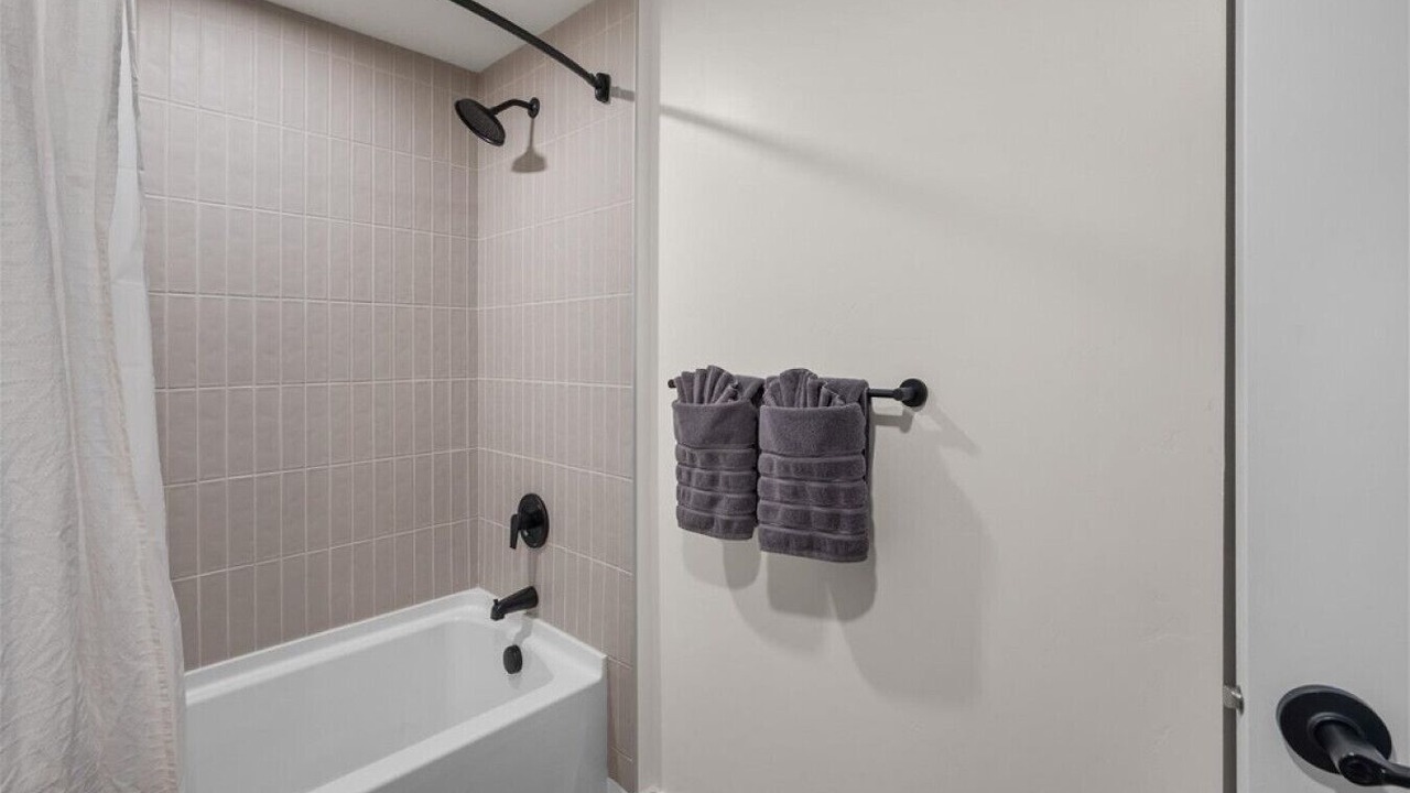 Photo of Bathroom in People's Freeway