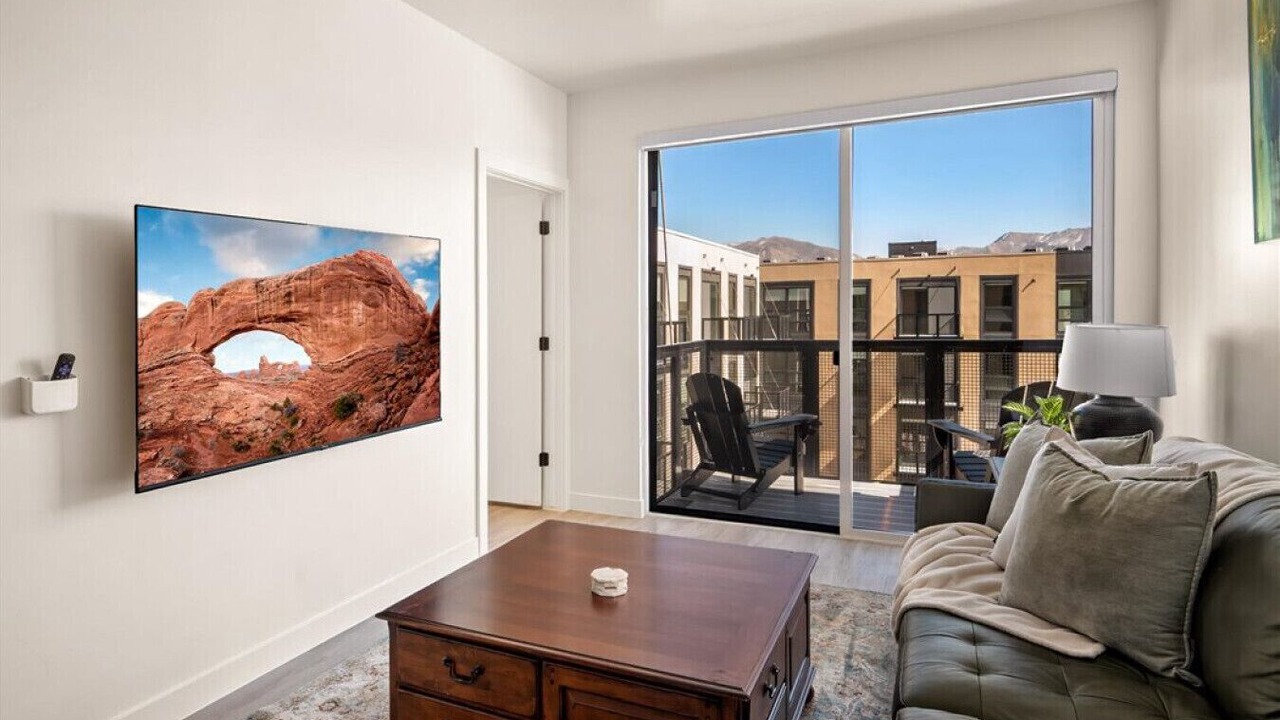 Photo of Bedroom in People's Freeway